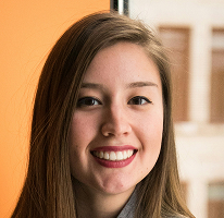 Victoria Lawson en un retrato, directora financiera de una empresa destacada en trading financiero